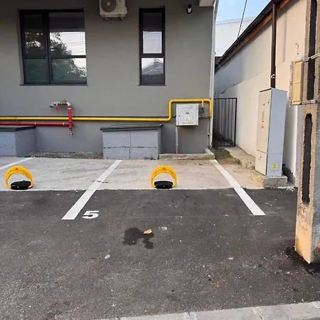 Garsoniera Zona Stadion