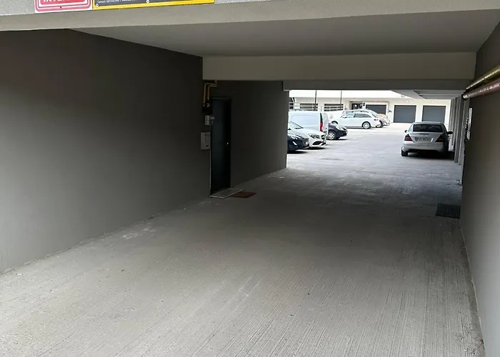 Garsoniera Zona Stadion * كرايوفا