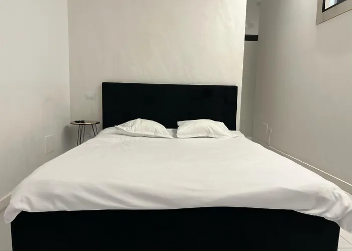 Garsoniera Zona Stadion